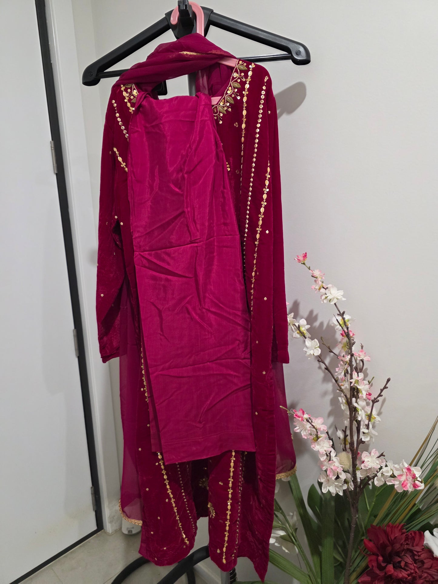 Pakistani/Indian traditional women clothng