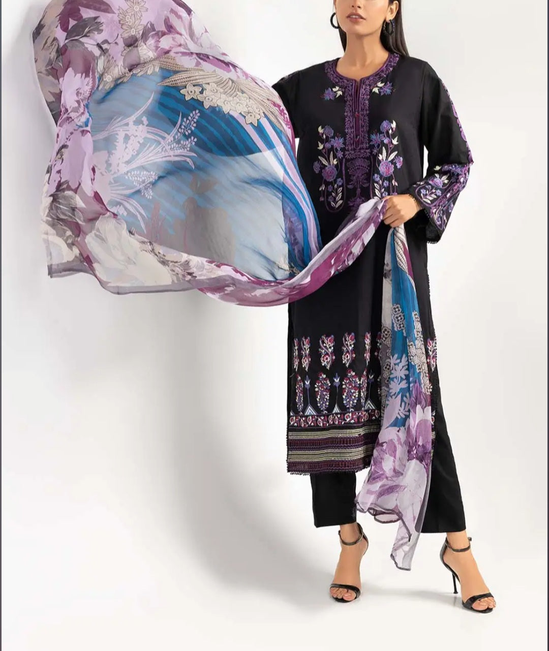 Pakistani/Indian traditional women clothing