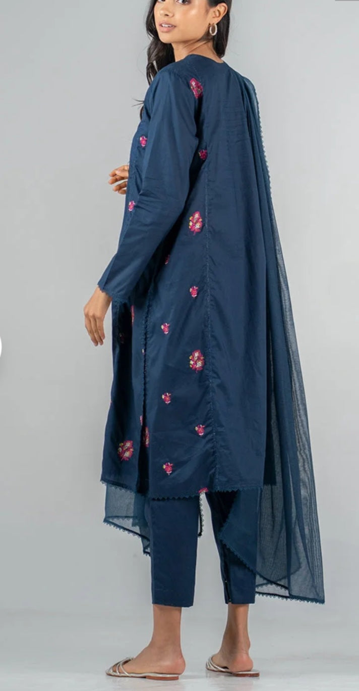 Pakistani traditional embroidery suit