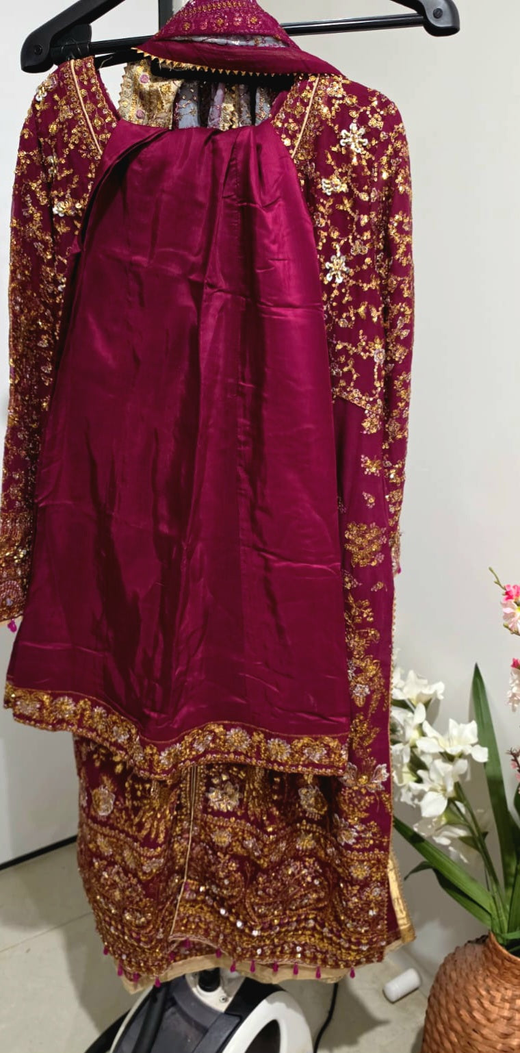 Pakistani/Indian traditional women clothng