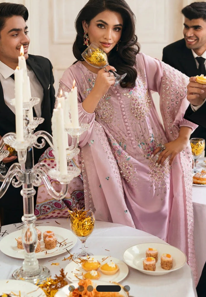 Pakistani/Indian traditional women clothng