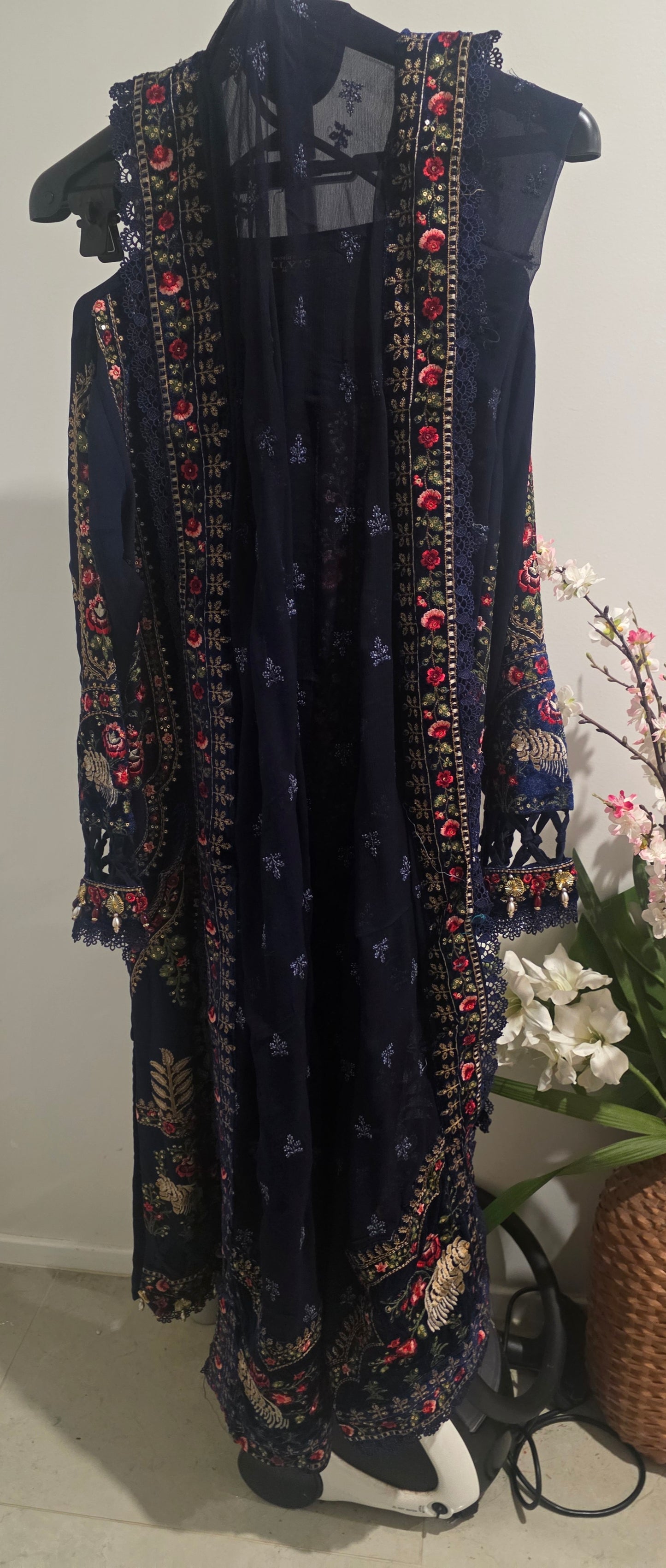 Pakistani/Indian traditional women clothng