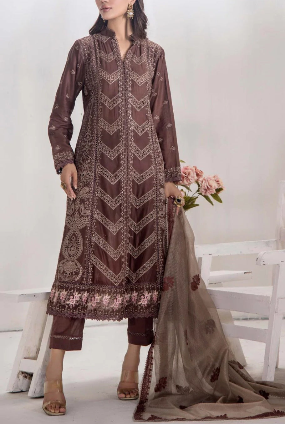 Pakistani traditional women's clothing