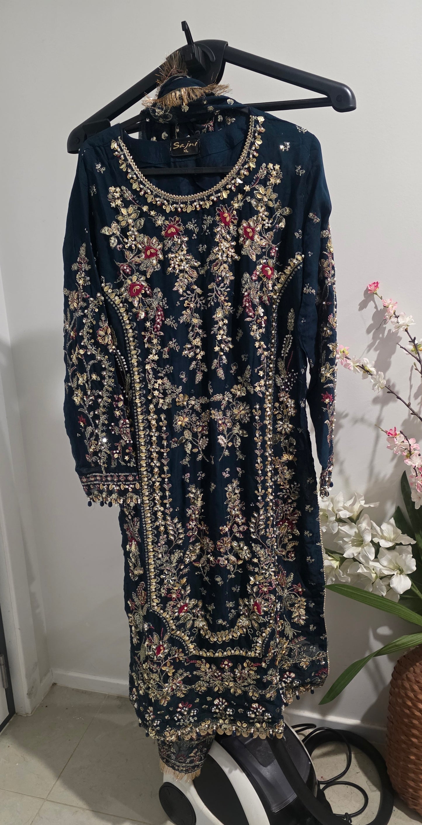 Pakistani/Indian traditional women clothng