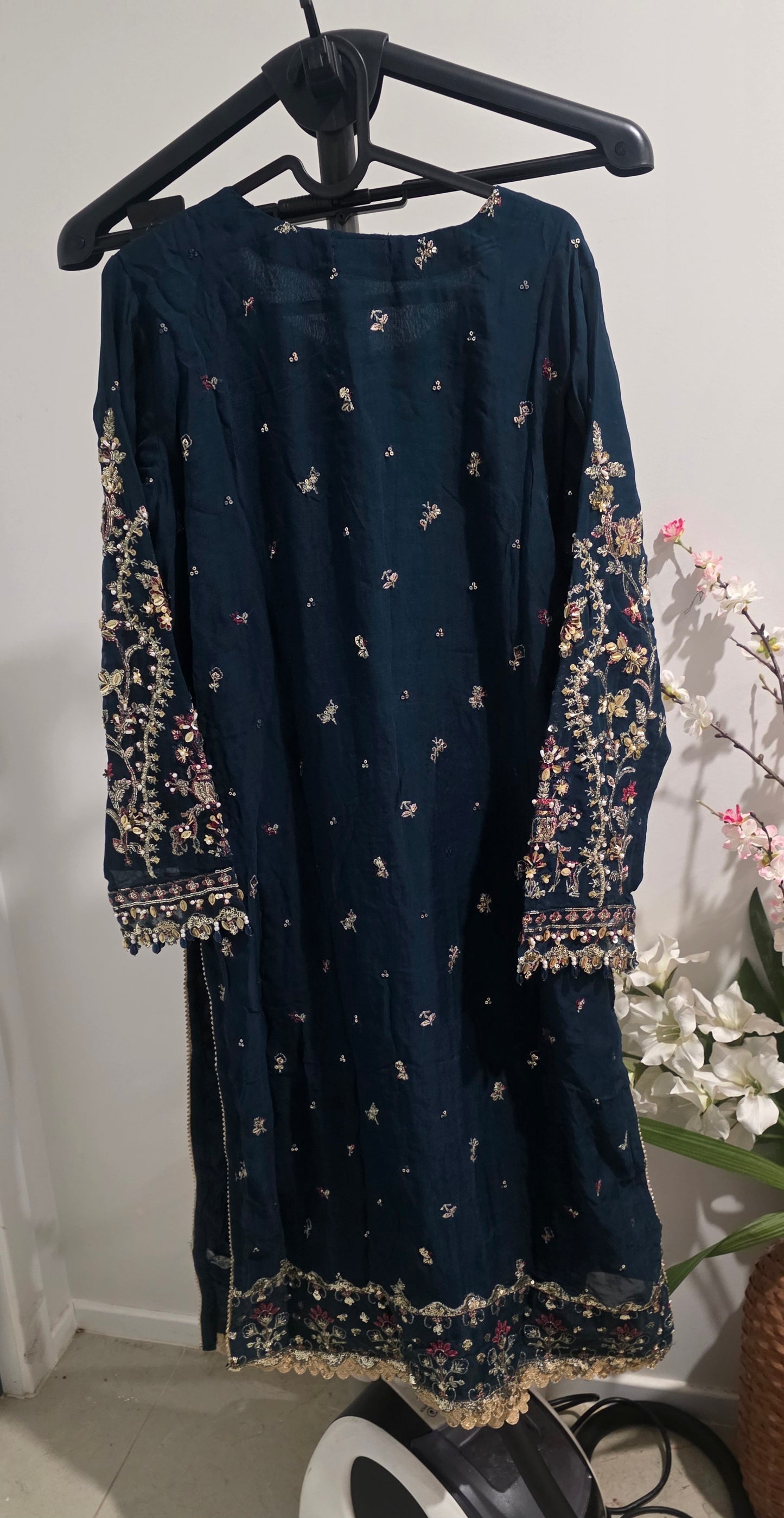 Pakistani/Indian traditional women clothng