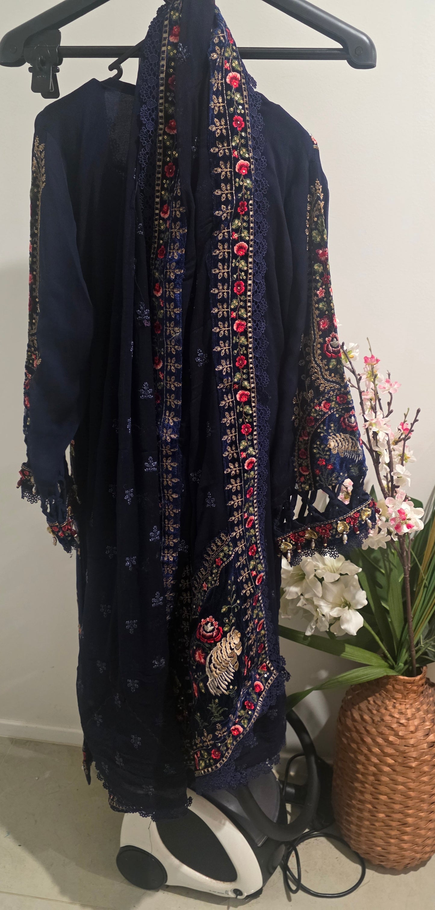 Pakistani/Indian traditional women clothng