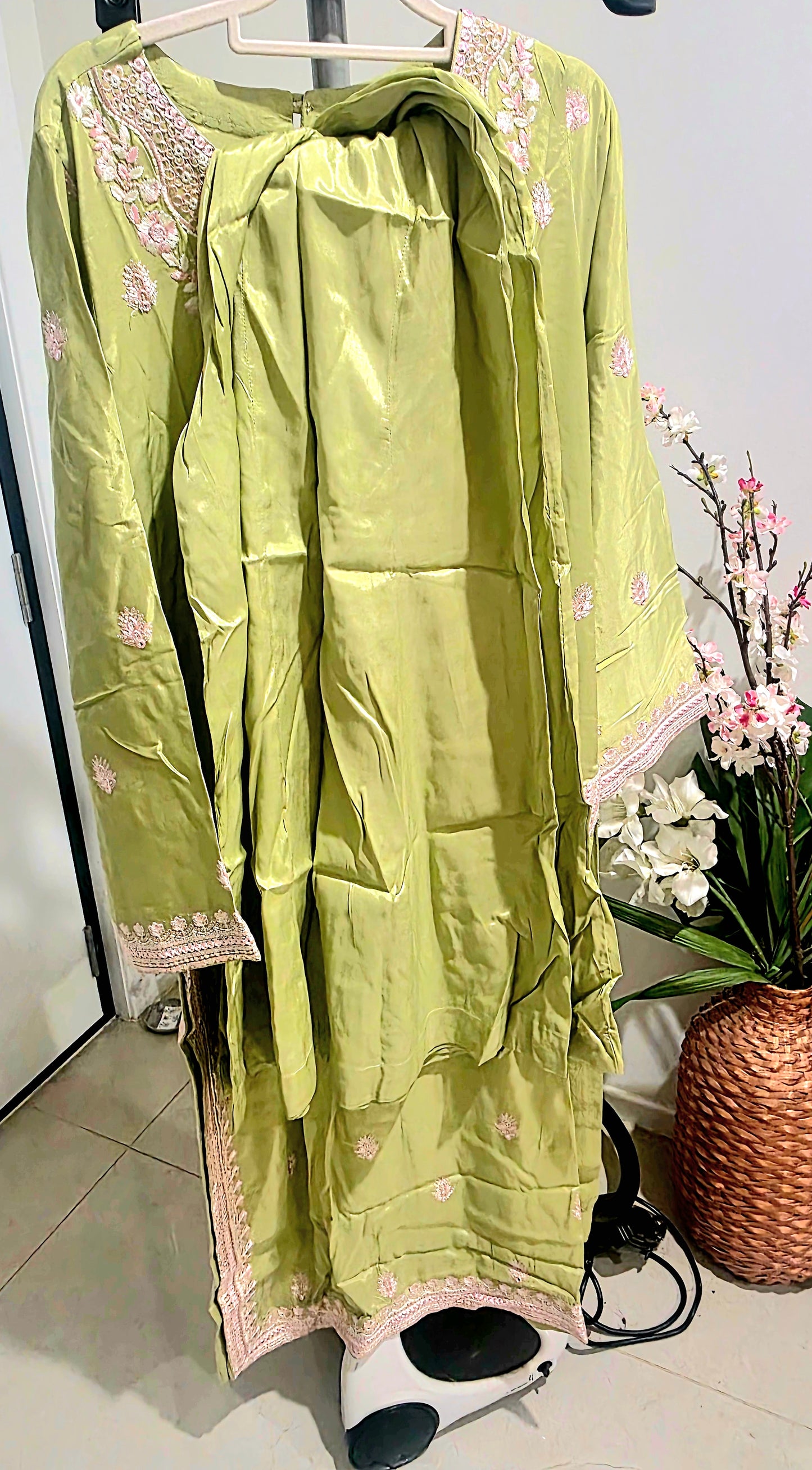 Pakistani/Indian traditional women clothng
