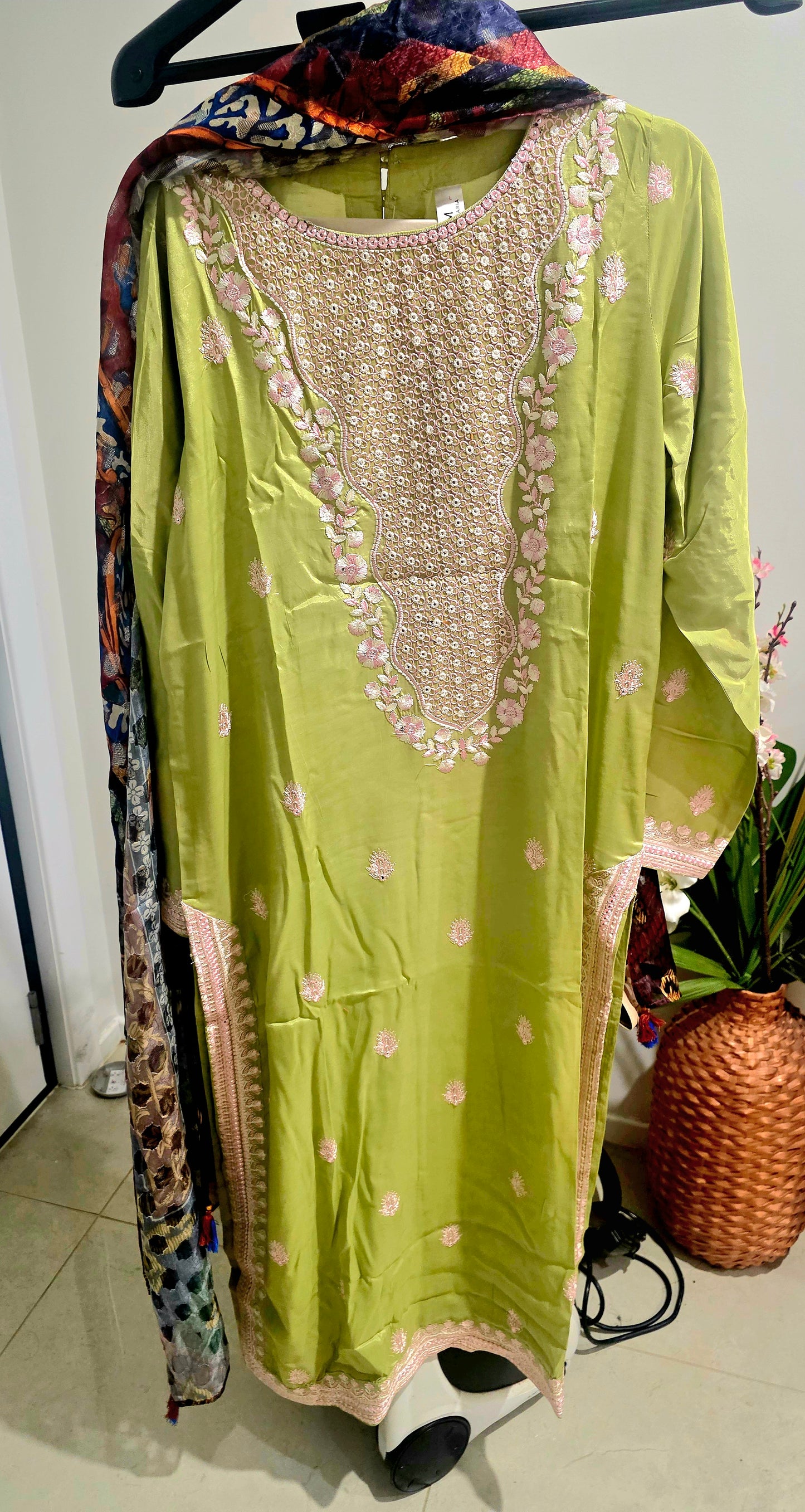 Pakistani/Indian traditional women clothng