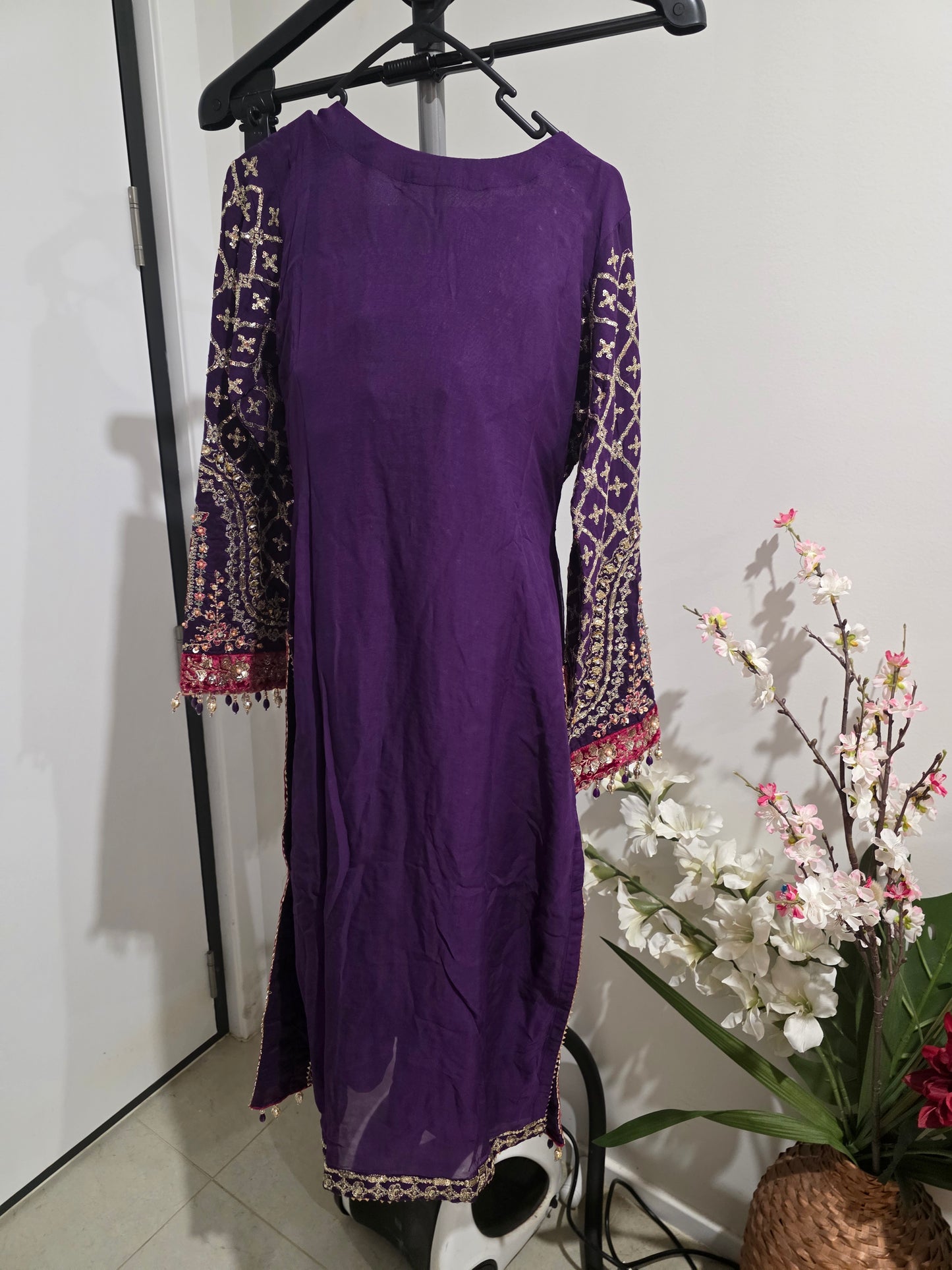 Pakistani/Indian traditional women clothng