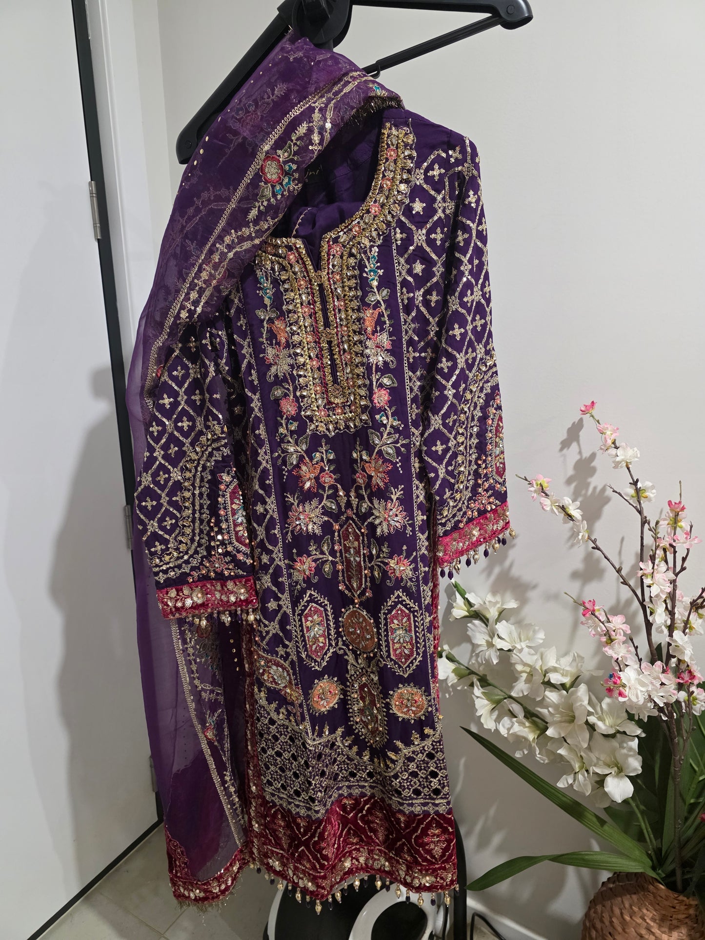 Pakistani/Indian traditional women clothng