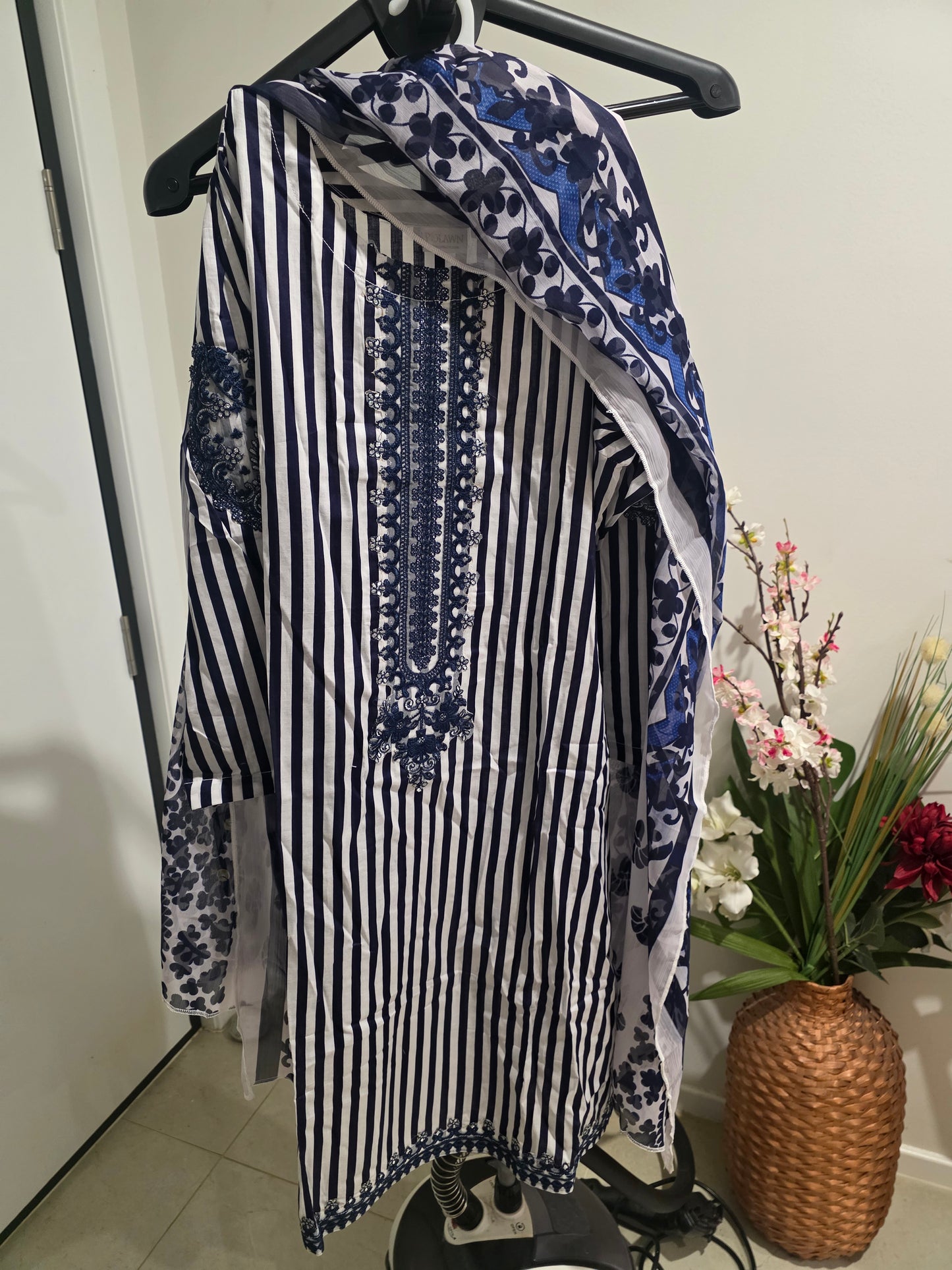 Pakistani/Indian traditional women clothng