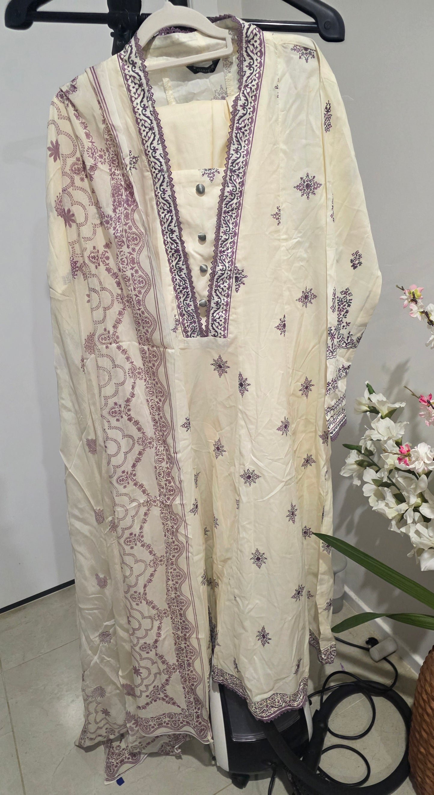 Pakistani/Indian traditional women clothng