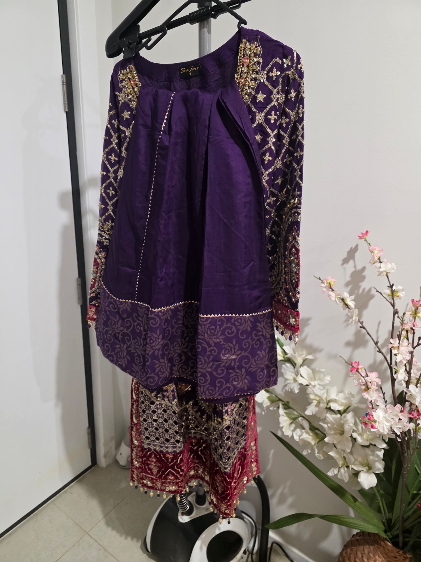 Pakistani/Indian traditional women clothng