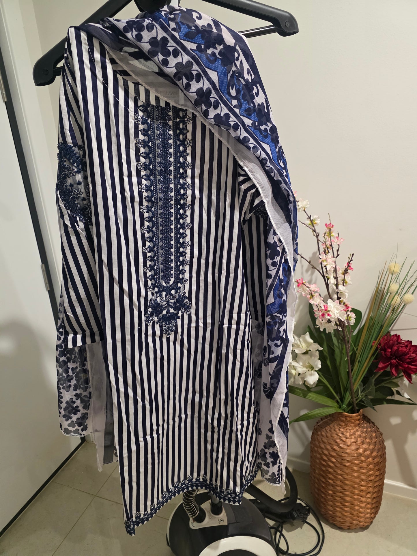 Pakistani/Indian traditional women clothng