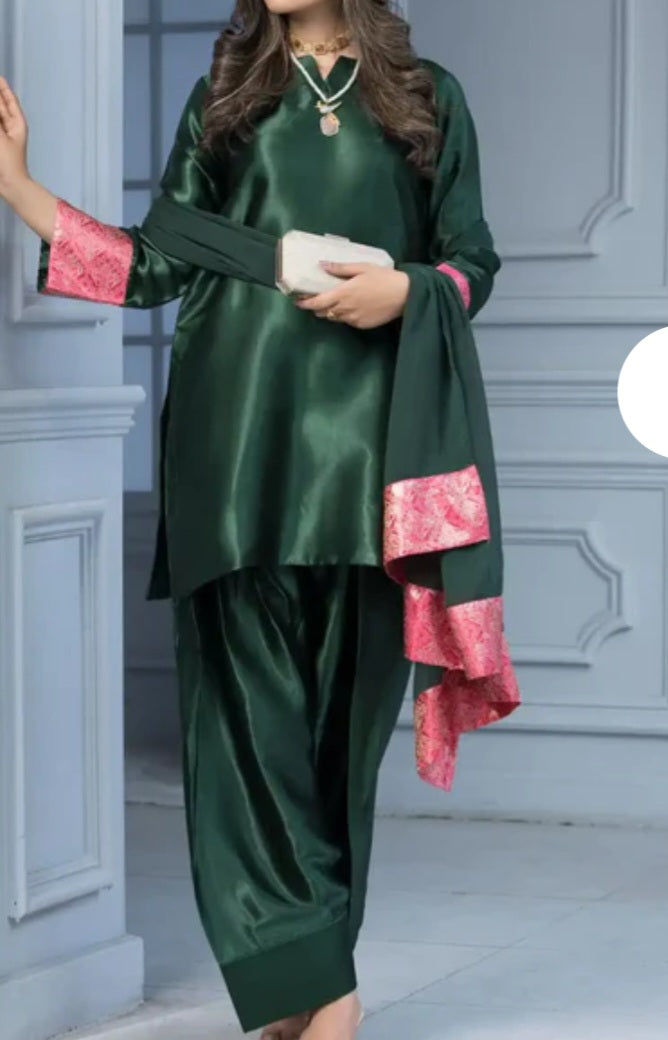 Pakistani/Indian traditional women clothng