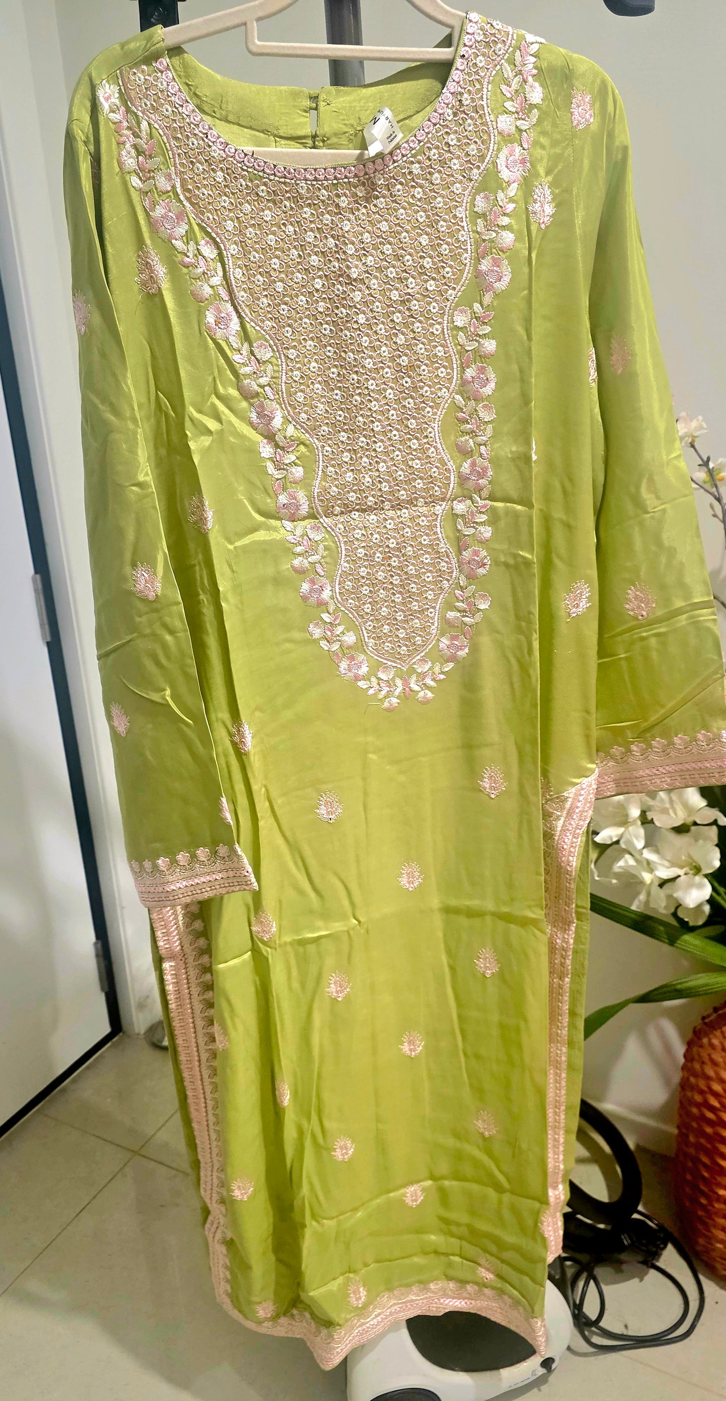 Pakistani/Indian traditional women clothng
