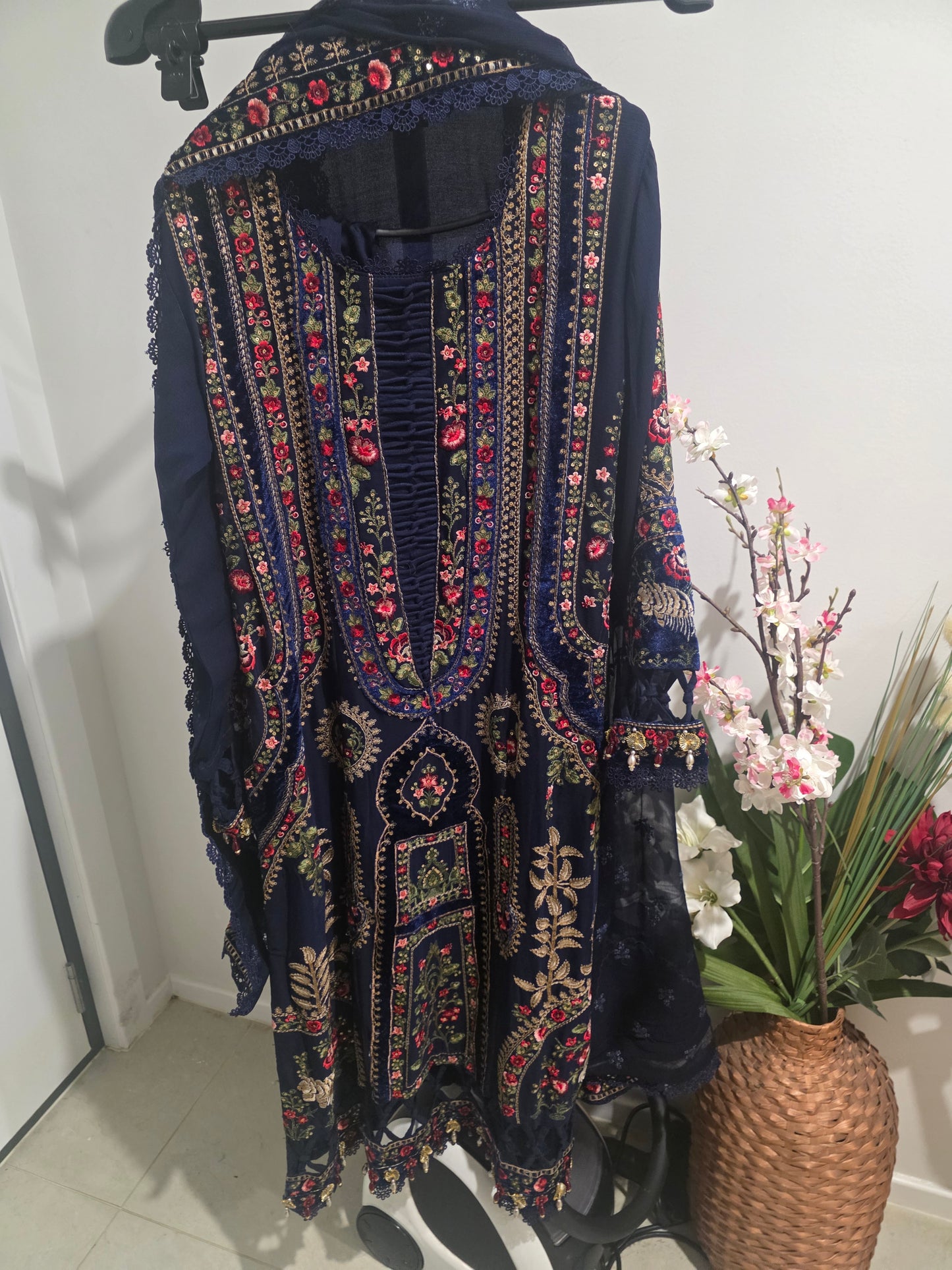 Pakistani/Indian traditional women clothng