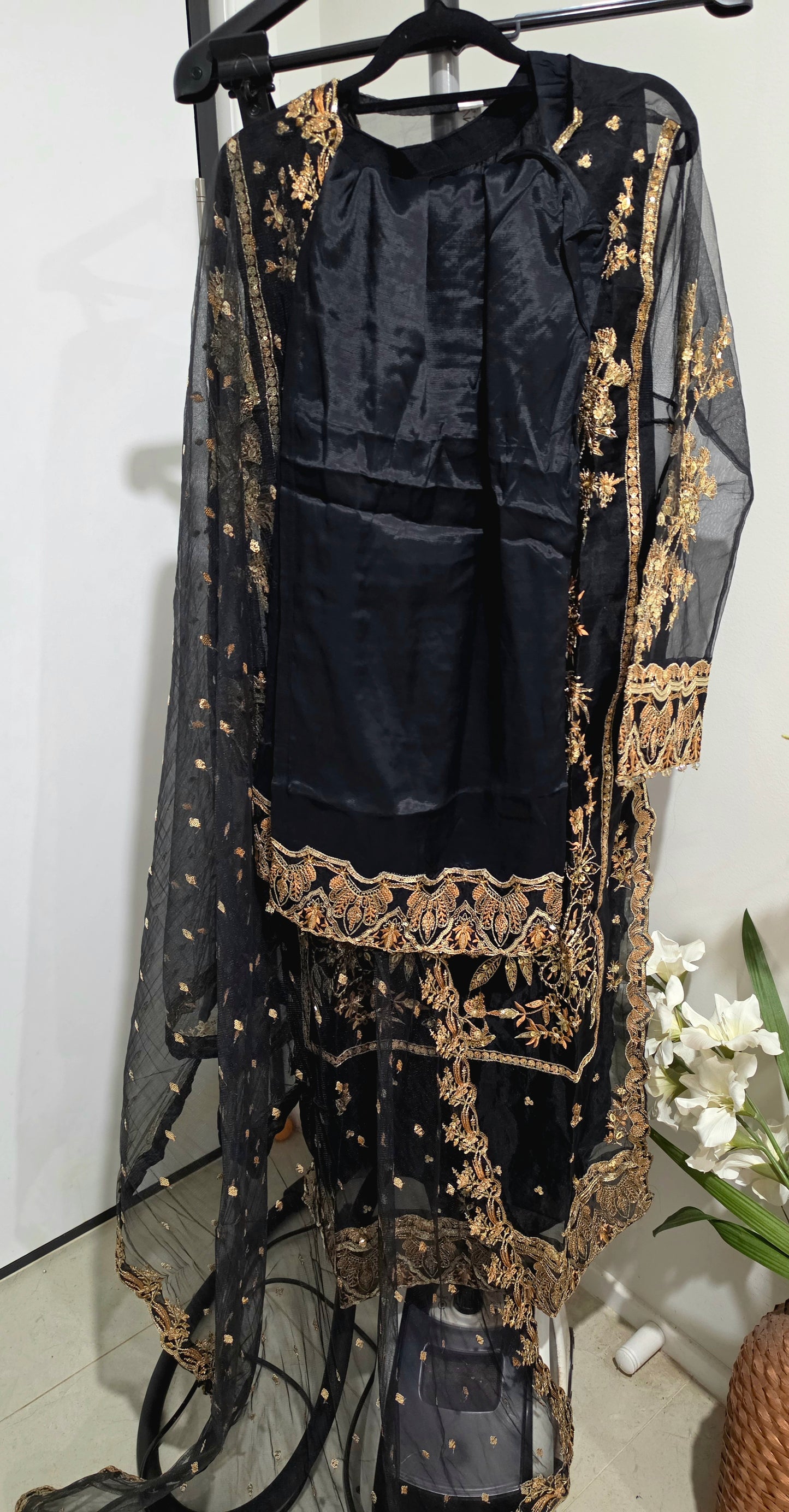 Pakistani/Indian traditional women clothng
