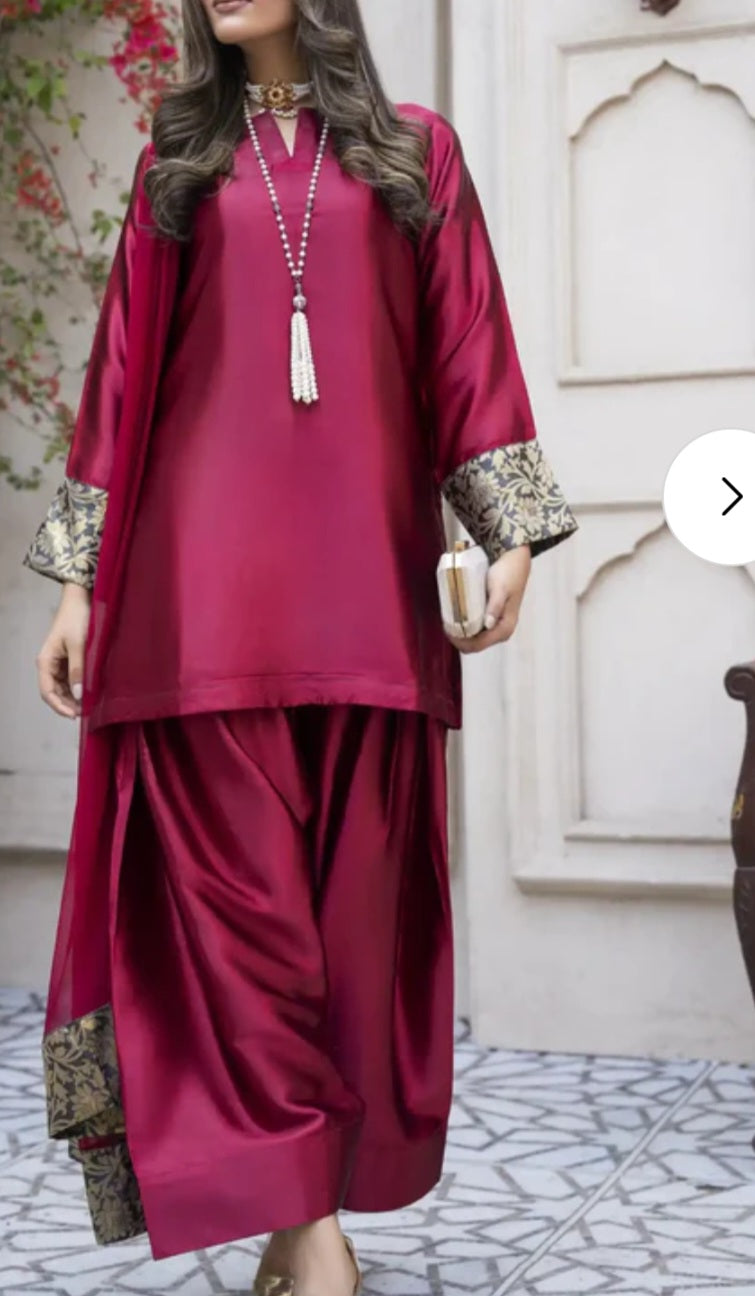 Pakistani/Indian traditional women clothng